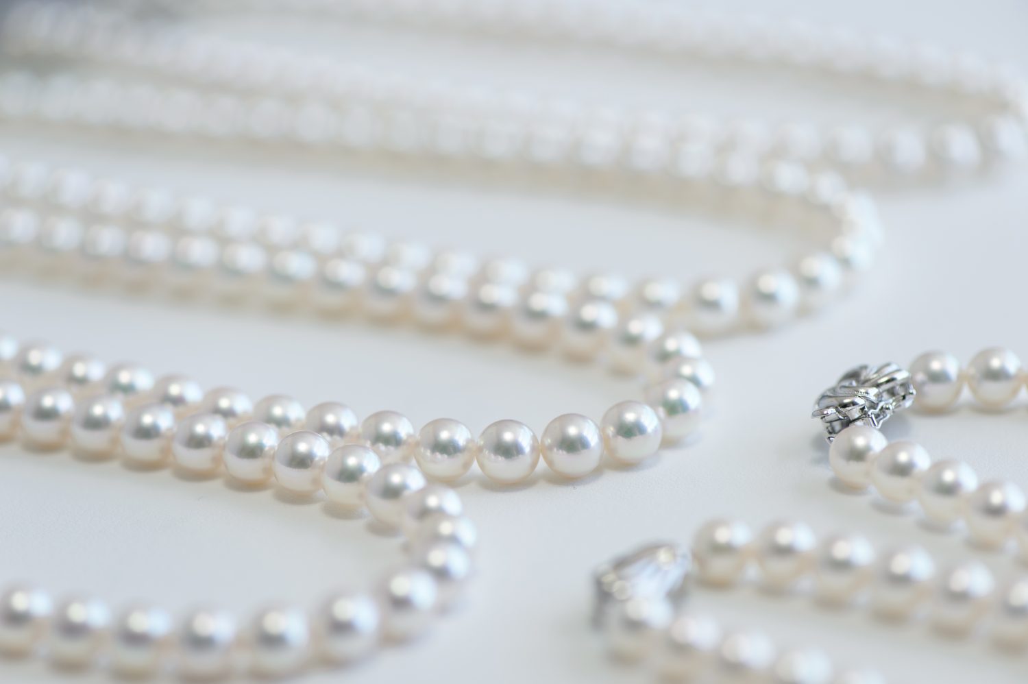 Harmonicity of pearls